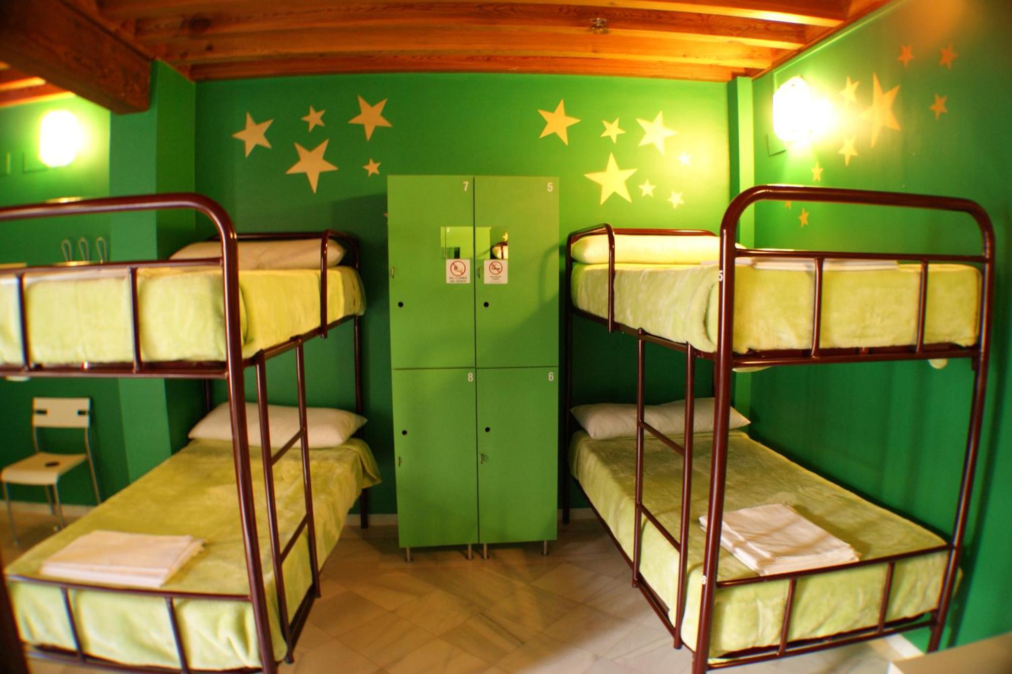 White Nest Hostel - Granada — Zdjęcia 1